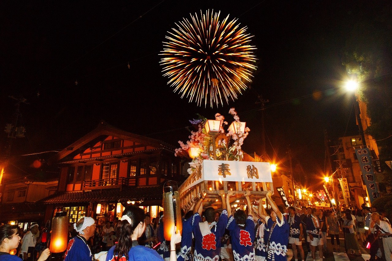 彌彥燈籠祭